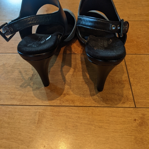 Suede and leather high heel shoes - Picture 3 of 3